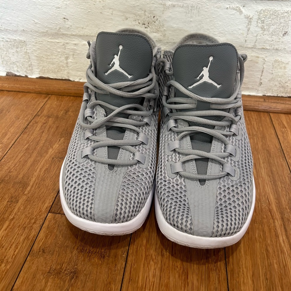 Men’s size 10.5. In great shape.